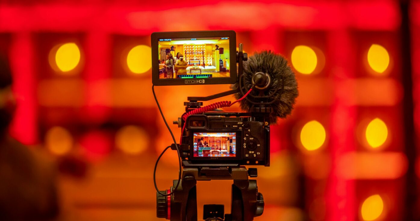 EXI PROD est l’offre spécialisée en communication institutionnelle, production audiovisuelle professionnelle et stratégies médiatiques d’impact.